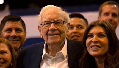 Follow Warren Buffett's commentary and all the action at Berkshire Hathaway's annual meeting: Live updates