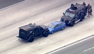 Pursuit standoff on the 91 Freeway in Anaheim stalls morning commuters
