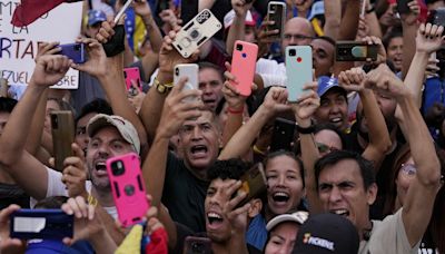 Venezuela’s presidential candidates wrap up election campaigns