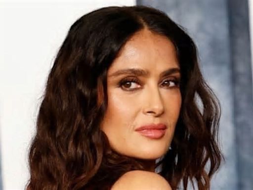 Salma Hayek deslumbra en bikini a los 57 años: Este es su secreto