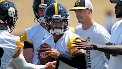 Steelers QB Competition: Did Justin Fields catch up to Russell Wilson in first week?