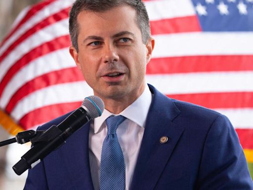 Pete Buttigieg shames airlines only offering flight credits after global outage