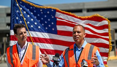 Deluzio and Jeffries spotlight Biden infrastructure law results at Pittsburgh airport