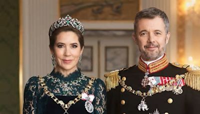 El Photoshop en el último posado de Mary y Federico de Dinamarca destapa "la tensión y el distanciamiento" entre ellos