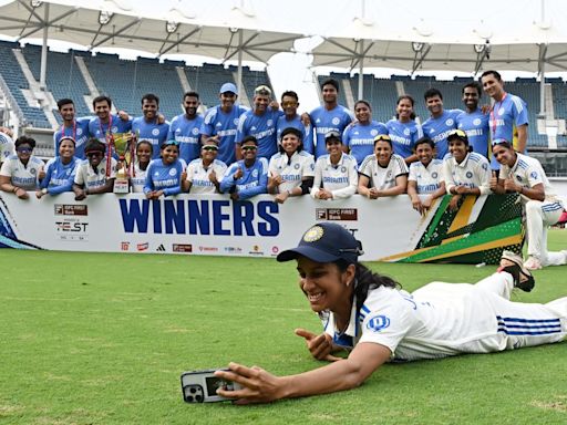 Spirited South Africa steals hearts, India wins Test