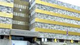 Niña a la que jueza obligó a quedarse con su padre ya salió del hospital | Teletica