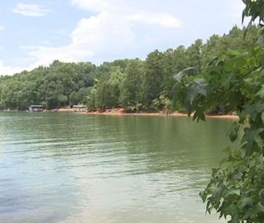 Man drowns in Lake Lanier after falling from fishing boat