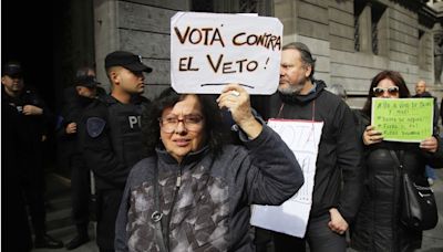 Congreso: Adentro los ‘panqueques’, afuera la protesta de jubilados