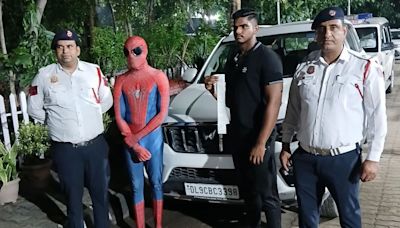 Another Delhi ‘Spiderman’ arrested for riding on car bonnet in Dwarka | Today News