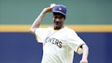 See Snoop Dogg Throw First Pitch, Give Play-by-Play at Brewers Game