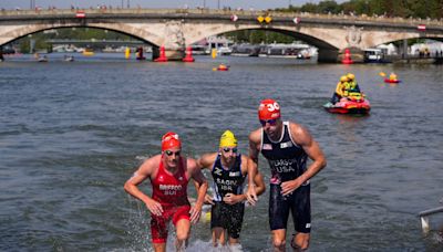 Olympic swimmers are staving off E. coli by chugging Coca-Cola