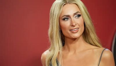 Paris Hilton compra los derechos de un libro sobre la cultura pop de los años 2000 para hacer una serie