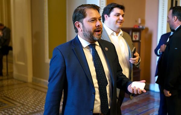 Liberal veterans group launches pro-Gallego radio ad in Spanish