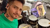 Baterista de Paulina Rubio defiende a la cantante tras error durante concierto