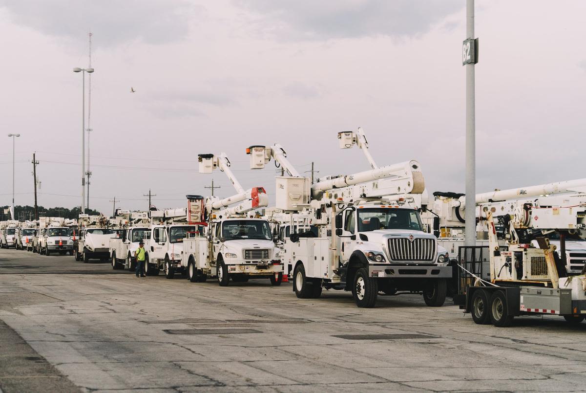 “Get back up and go”: CenterPoint linemen take on a broken grid as Houstonians seethe