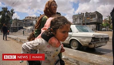 "Mis hijos se aferran a mí mientras los perros desentierran cadáveres": las aterradoras escenas que viven los palestinos en Rafah