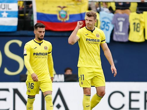 Baena y Sorloth recuerdan a Riquelme y Forlán