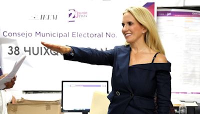 Recibe Romina Contreras constancia de mayoría como presidenta municipal electa de Huixquilucan