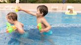 Estos son los colores de bañador que pueden salvarle la vida a un niño