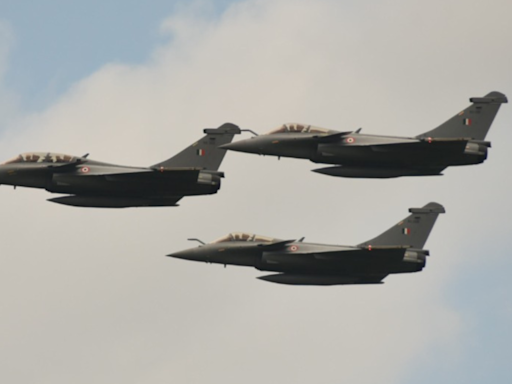India, France to begin contract negotiations for 26 Rafale-Marine jets this week | India News - Times of India