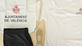 Alpargatas, bermudas y camiseta: así es el kit de València para las víctimas de hurtos en la playa