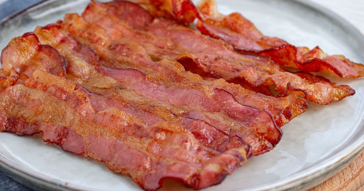 Cook super crispy and delicious bacon with chef’s four-minute method - no frying