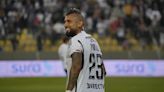 Vidal y Almirón se deleitan con una goleada de Colo Colo a Unión Española