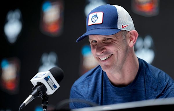 UConn, coach Dan Hurley agree to 6-year, $50 million deal a month after he spurned offer from Lakers