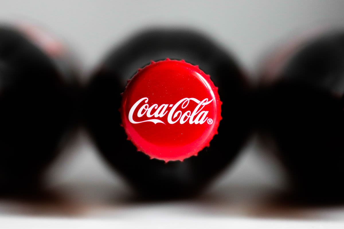 Fact Check: The Truth Behind Claims Coca-Cola Only Sold 25 Bottles Its First Year