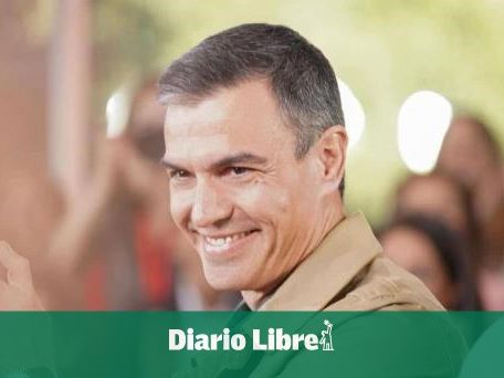 Pedro Sánchez irrumpe por sorpresa en fiesta de Barcelona en plena campaña electoral