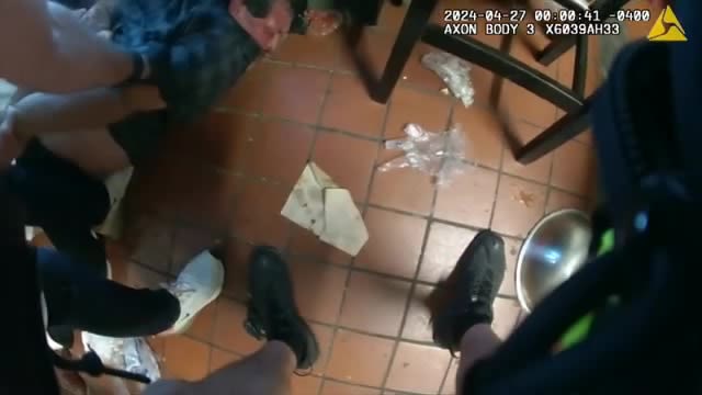 Bodycam video shows man kicking police officer at South Beach pizza shop after allegedly attacking employees - WSVN 7News | Miami News, Weather, Sports | Fort Lauderdale