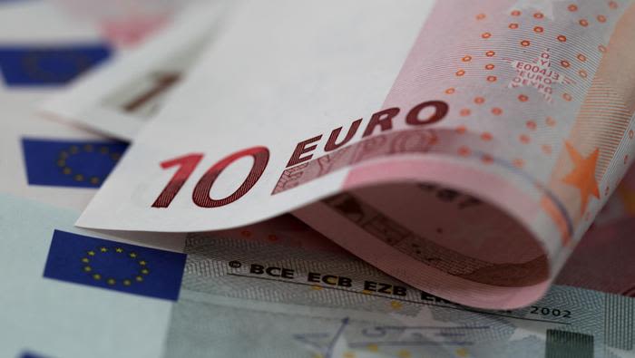 Euro Holds Gains Against Dollar Despite Sharp EUR/JPY Fall