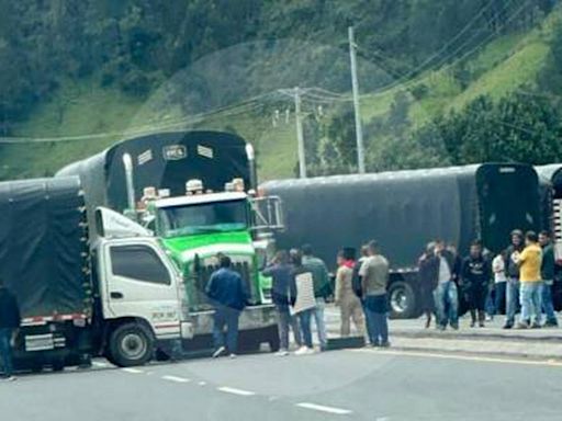 Malas noticias en la frontera entre Colombia y Ecuador; camioneros no levantarán bloqueo