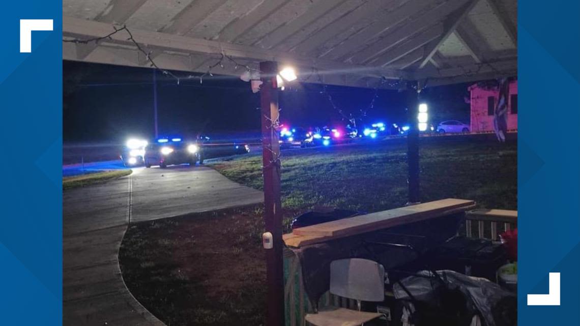 2 people shot dead in front yard, 1 other injured, Barrow County deputies say