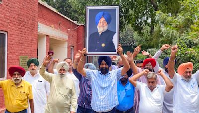 Rebel SAD leaders apologise to Akal Takht jathedar for Akali regime mistakes