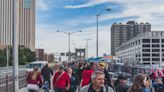 NYC floats plan to ban souvenir, food vendors from Brooklyn Bridge to ease pedestrian traffic