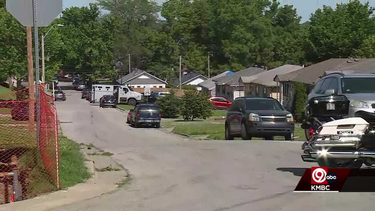 Police in armed standoff with 'known violent offender' in east Kansas City