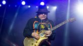 Carlos Santana está "bien" tras desmayarse en el escenario