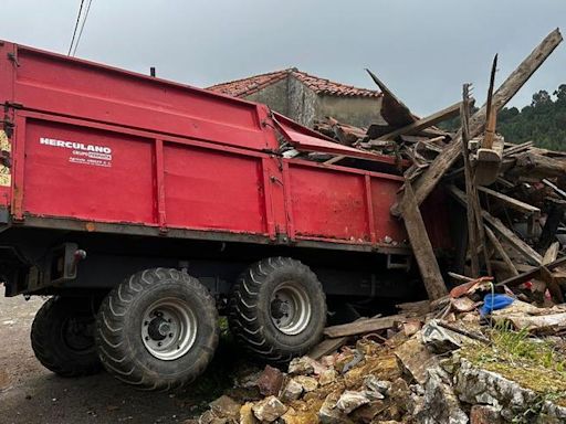 VÍDEO: Muere un niño de 10 años y su padre tras un accidente de tractor en Cudillero