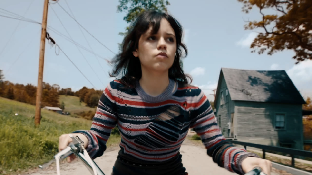 Michael Keaton Gave Jenna Ortega An A+ Beetlejuice Gift Years After Critic Trashed The Flick, And It Really Showed How...