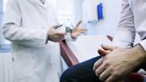 La Nación / Especialistas recomiendan a hombres autoexamen para prevenir el cáncer testicular