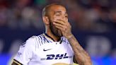 Dani Alves y el injusto abucheo por parte de la afición de unos Pumas 'malditos'