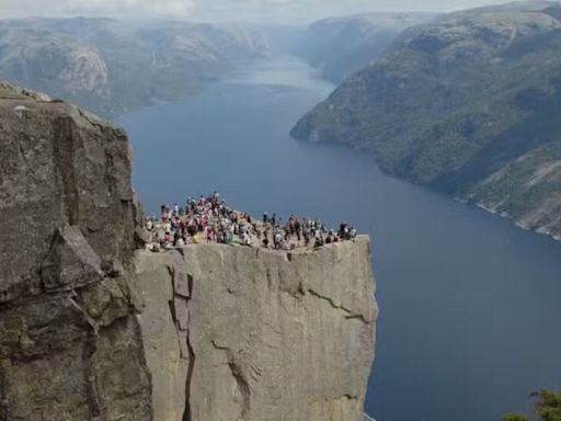 Murió un hombre tras caer del acantilado de “Misión Imposible” en Noruega