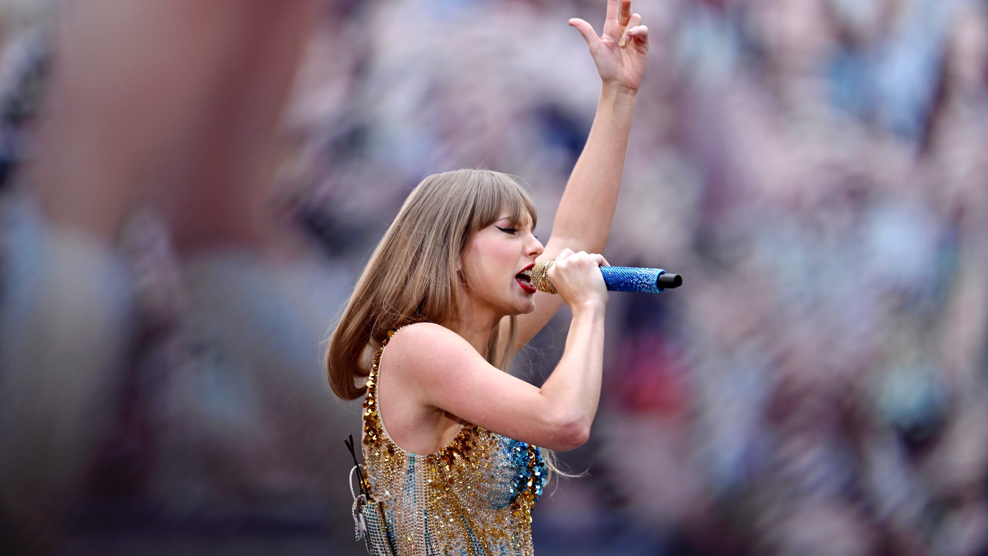 Taylor Swift nails 'mega-bridge' in London, combining two of her favorite song bridges