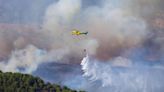 El Infoca lucha por tierra y aire contra un incendio forestal en Córdoba