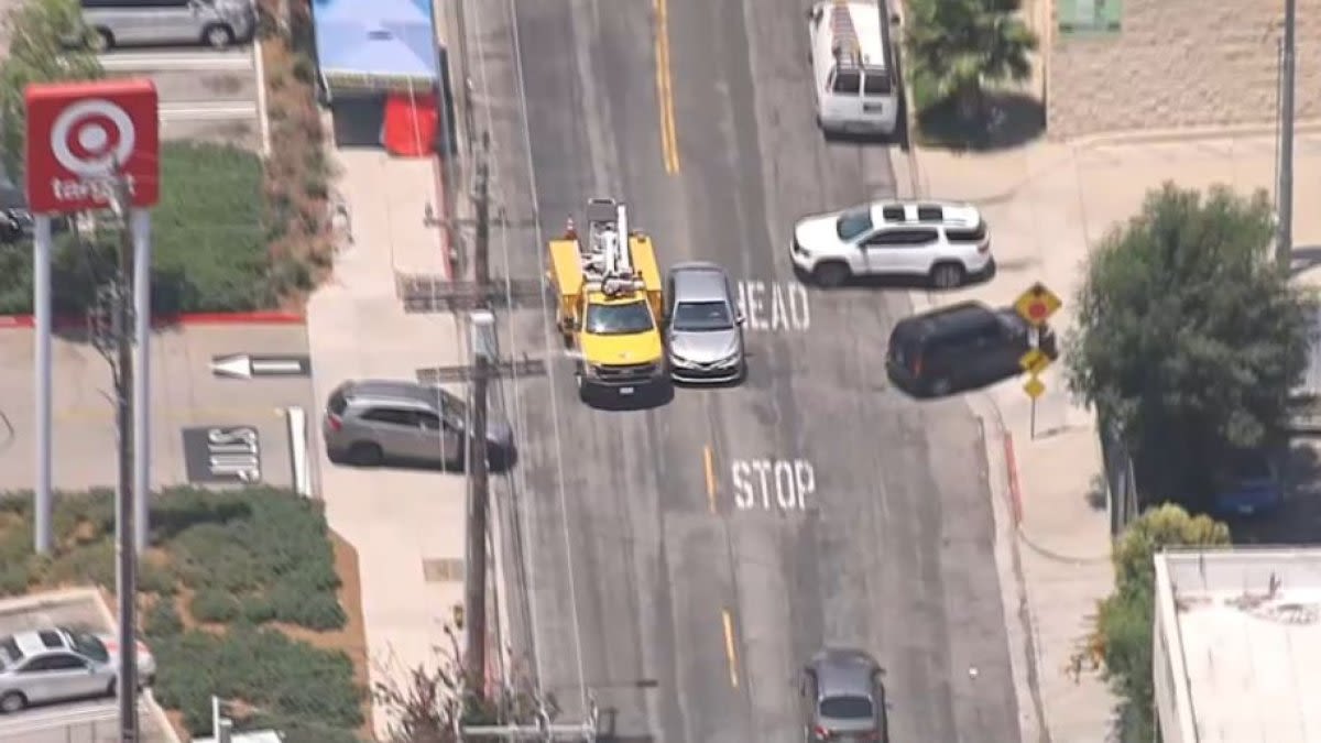 Driver sideswipes work truck during San Fernando Valley chase