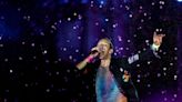 Un fan de Coldplay se cayó sobre las luces al intentar subir al escenario y Chris Martin paró el show