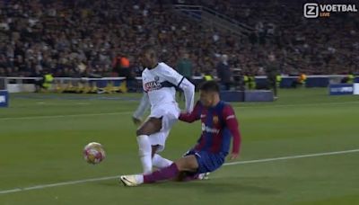 Joao Cancelo se lleva palos desde Inglaterra por su penalti a Dembélé: "Estaba en modo pánico"