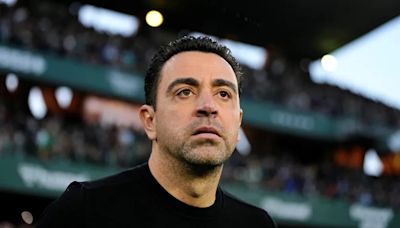 El Barcelona anunció la salida de Xavi Hernández y va tras un DT que HUMILLÓ a Lionel Messi