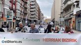 Tractores contra placas solares: cientos de personas exigen en Vitoria paralizar proyectos de renovables que "ponen en peligro la vida rural"